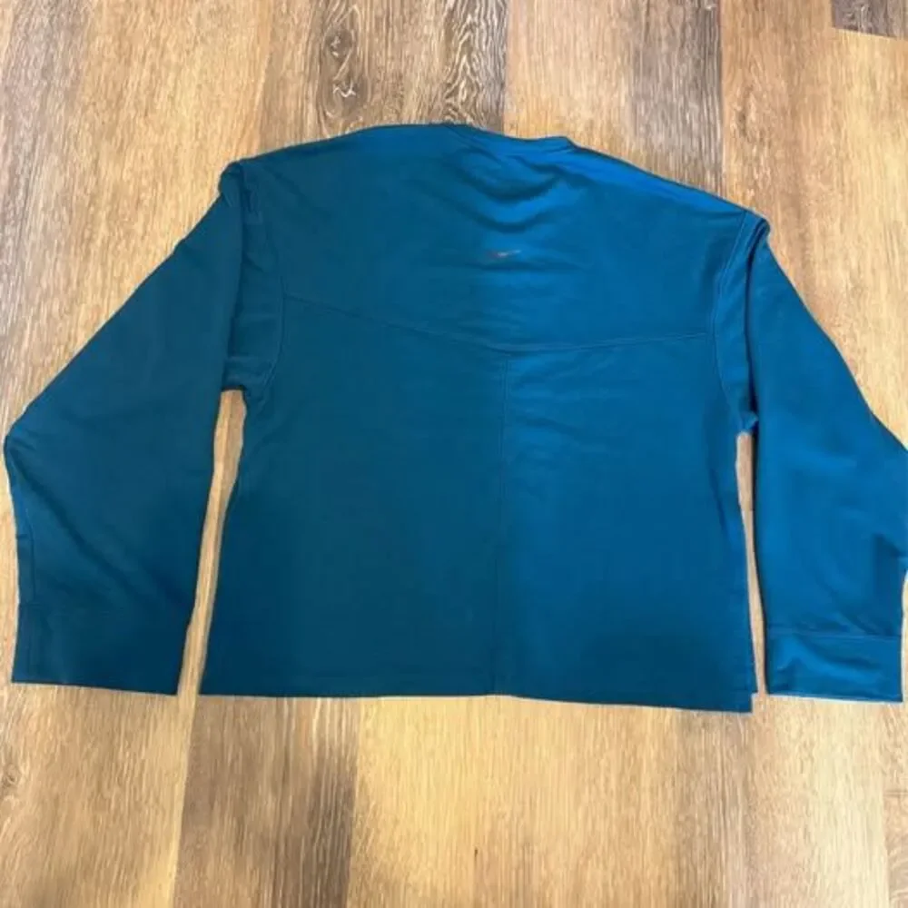 Nike XS Yoga Dri-FIT Long Sleeve Shirt